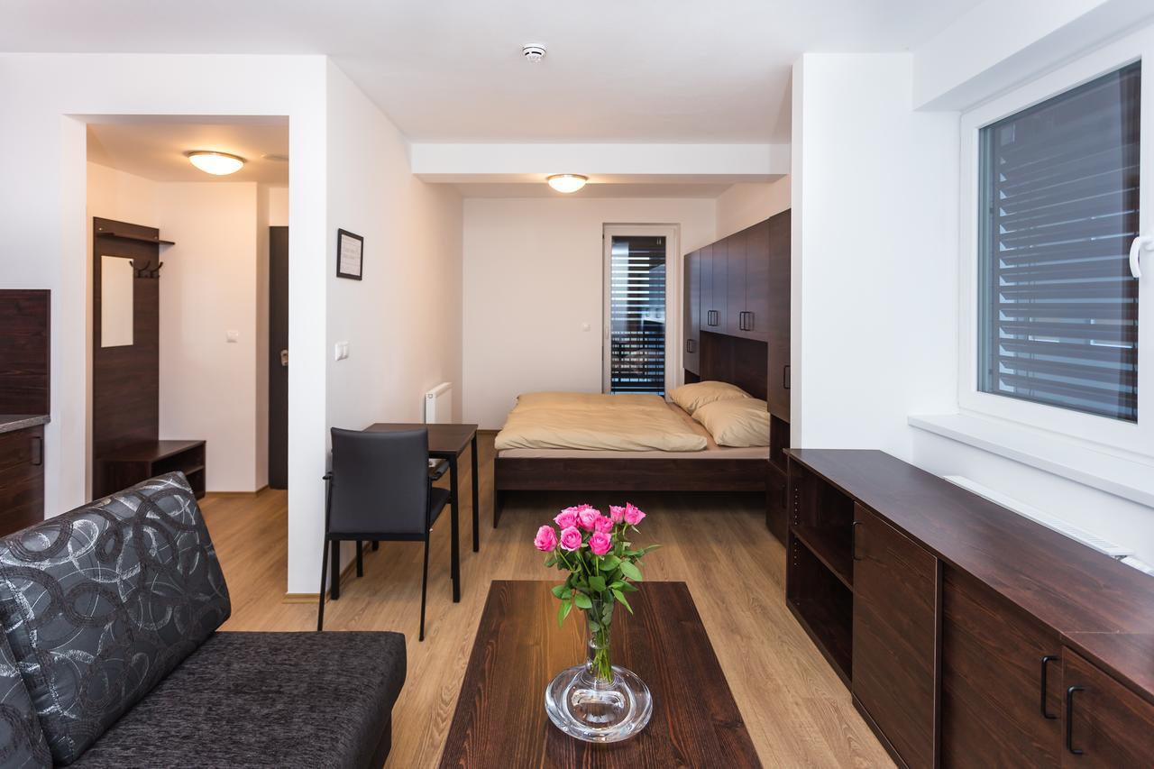 Barok Hotel And Apartments ブラチスラヴァ エクステリア 写真