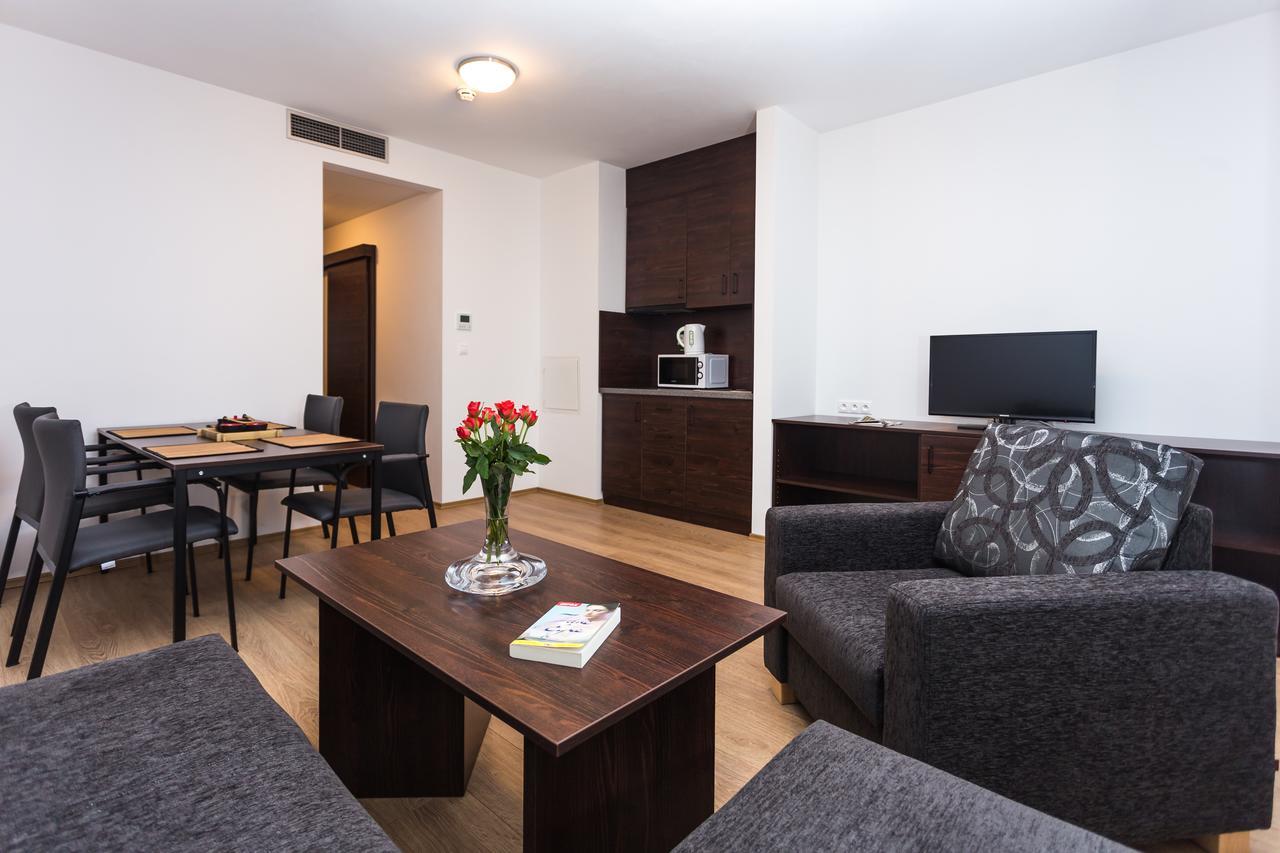 Barok Hotel And Apartments ブラチスラヴァ エクステリア 写真