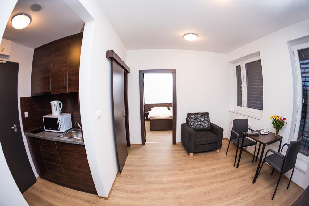 Barok Hotel And Apartments ブラチスラヴァ エクステリア 写真