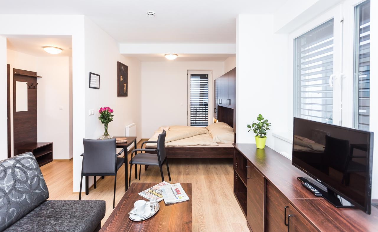 Barok Hotel And Apartments ブラチスラヴァ エクステリア 写真